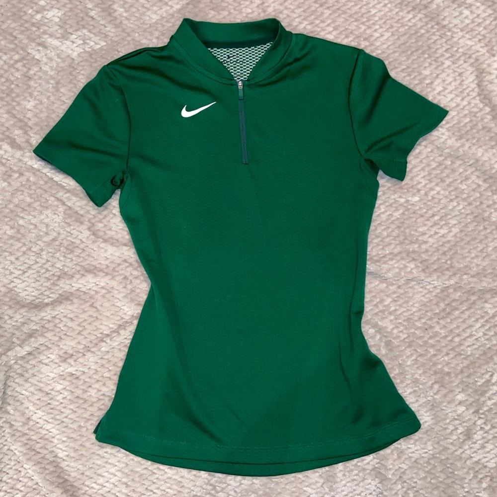 Nike Dri-Fit Top 💚🤍